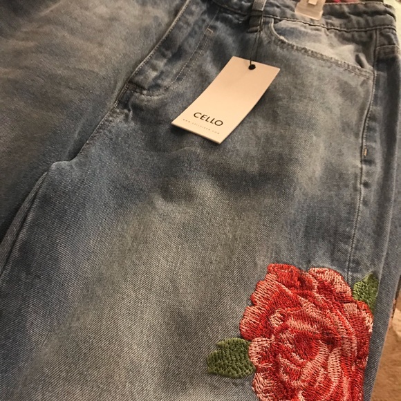 Distressed jeans - Picture 4 of 6